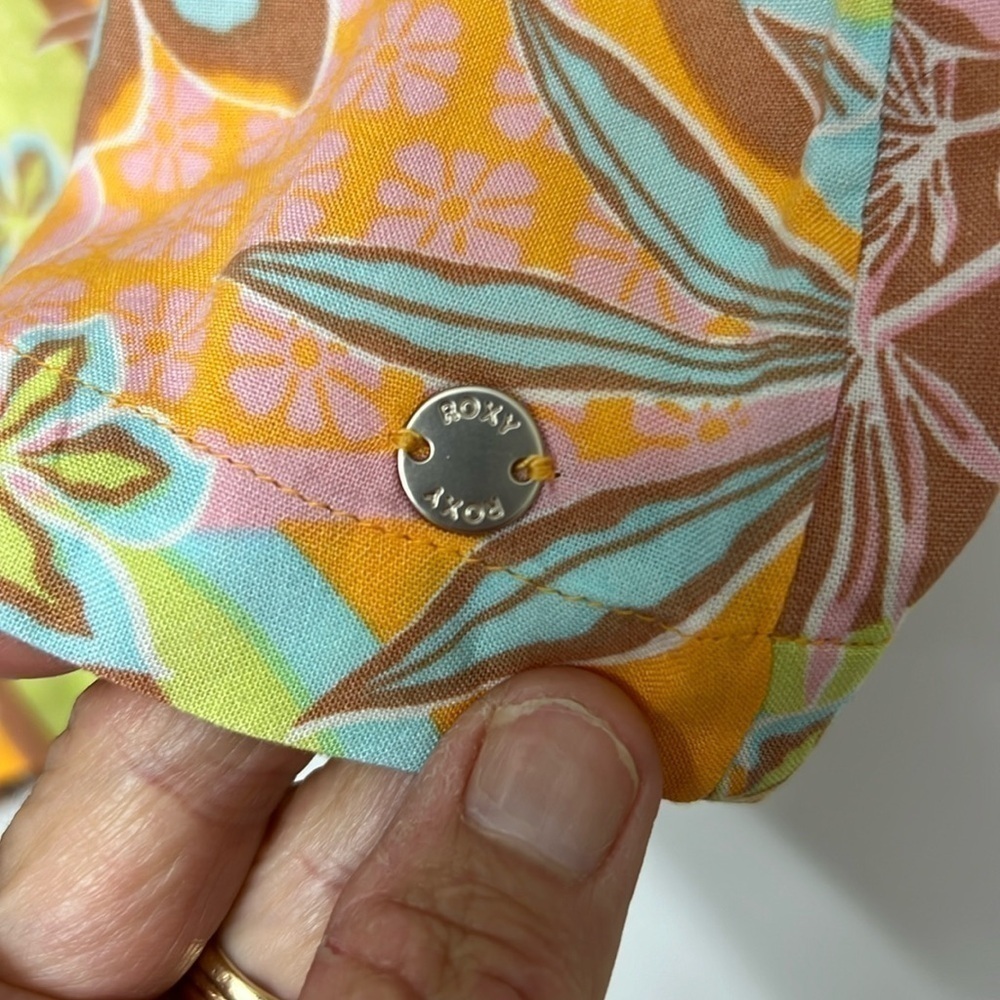 Roxy Easy Does It Mid Rise Floral Print
Pull-On Shorts NWT size L - Picture 8 of 13